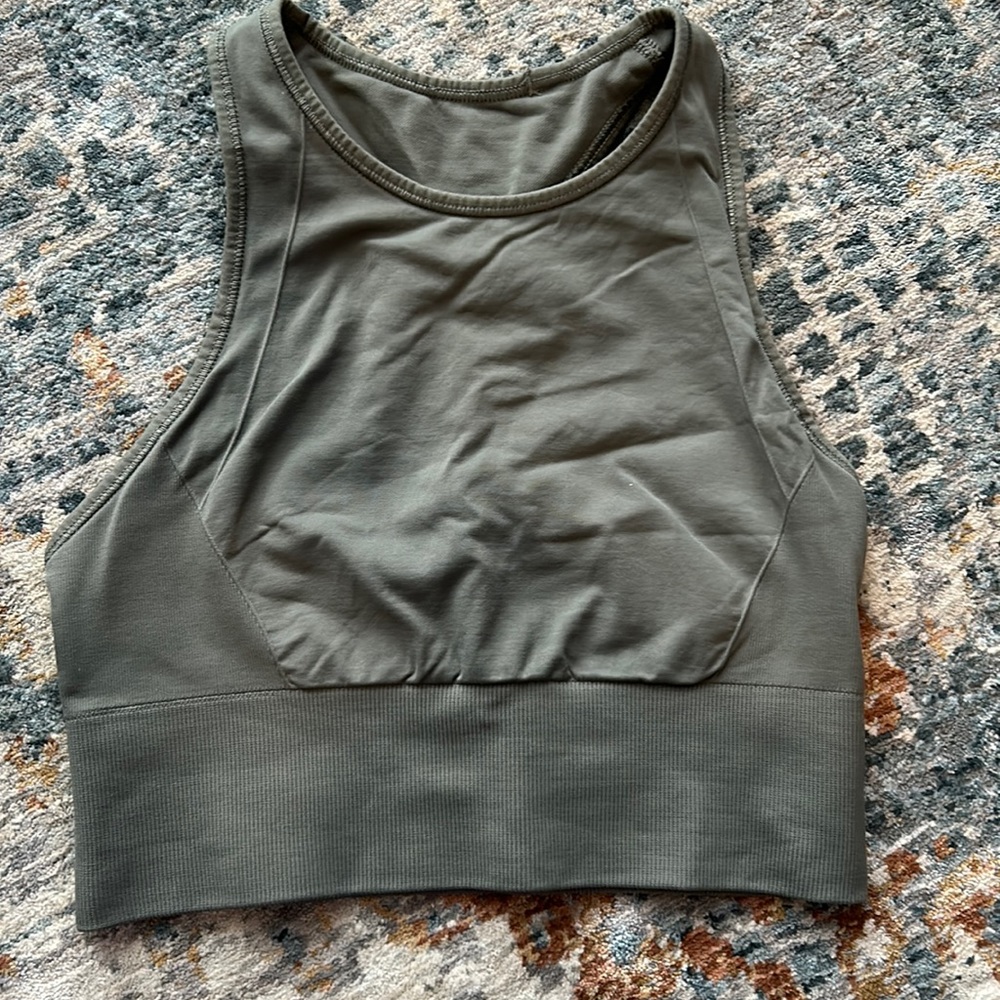 Lululemon Grey Sage Ebb to train Medium Support C/D cup. Only wore once. Size 4